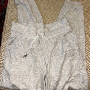 Lululemon Joggers (2)